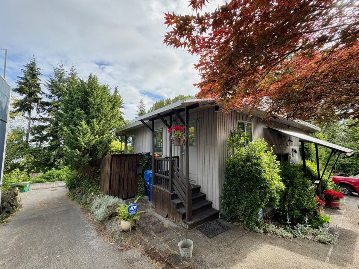 Apartment for rent at 414 Raye St, Seattle, WA 98109