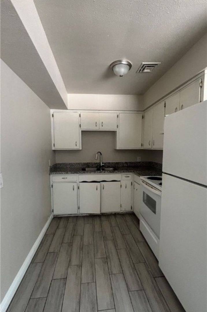 Apartment for rent at 718 W Wilson Ave, Las Vegas, NV 89106