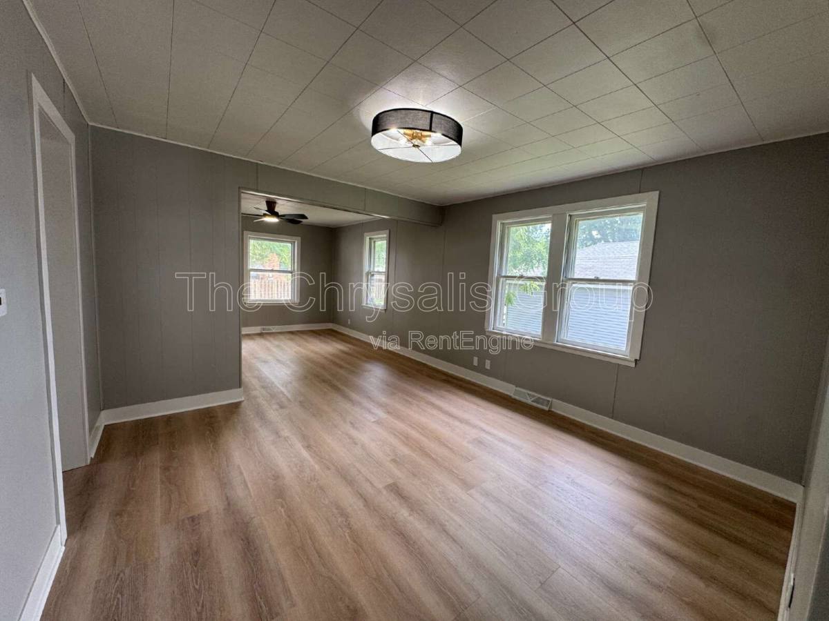 House for rent at 122 Lawndale Ave, Ottawa, IL 61350