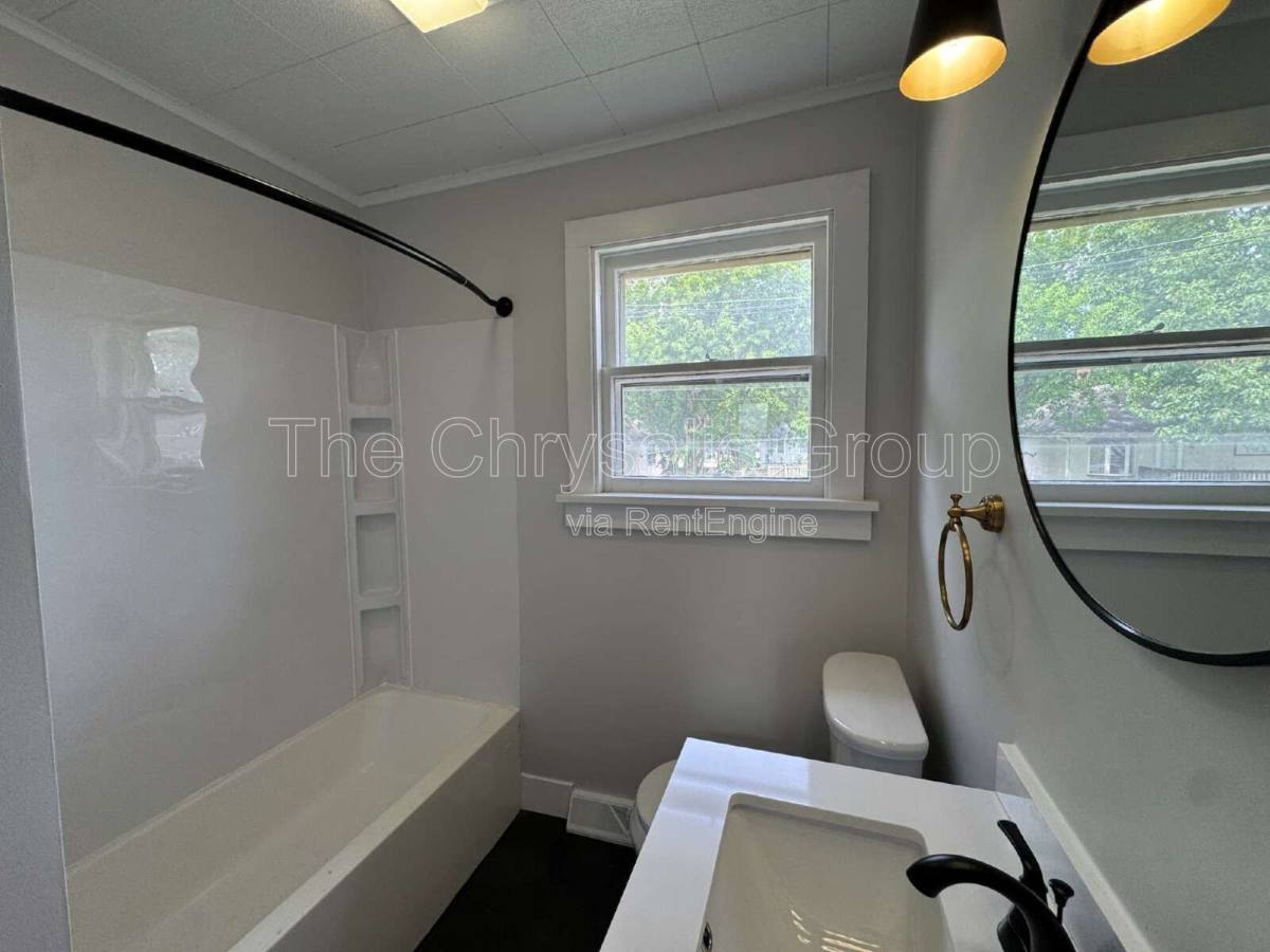 House for rent at 122 Lawndale Ave, Ottawa, IL 61350