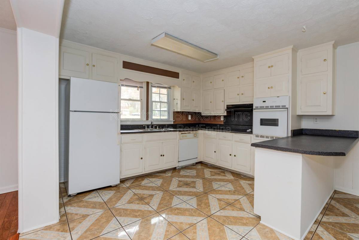 House for rent at 2213 Davis Rd SW, Stone Mountain, GA 30087