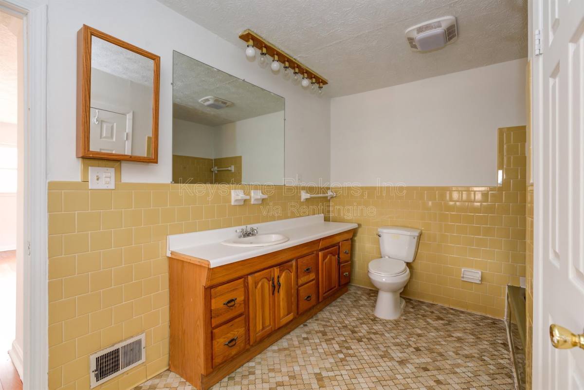 House for rent at 2213 Davis Rd SW, Stone Mountain, GA 30087