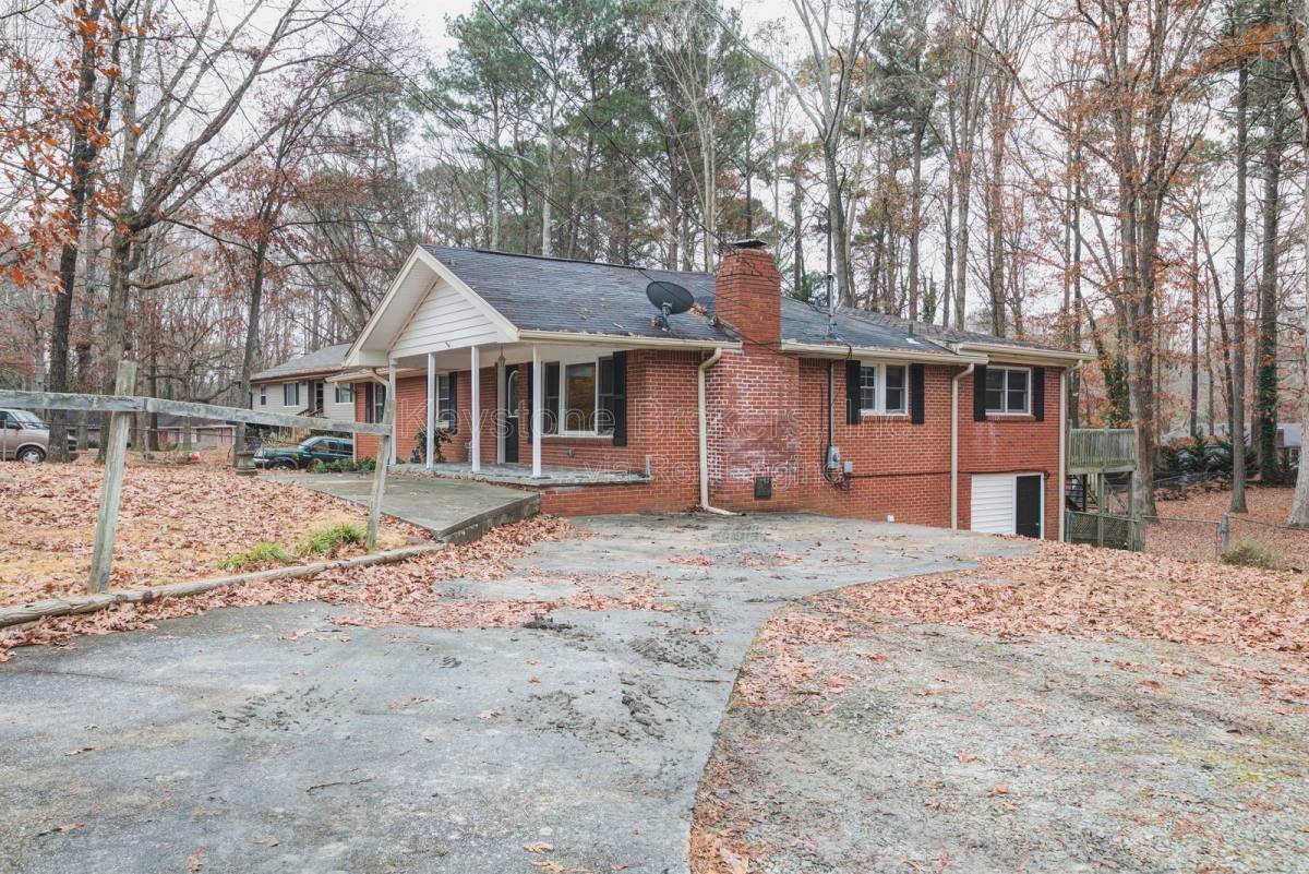 House for rent at 2213 Davis Rd SW, Stone Mountain, GA 30087