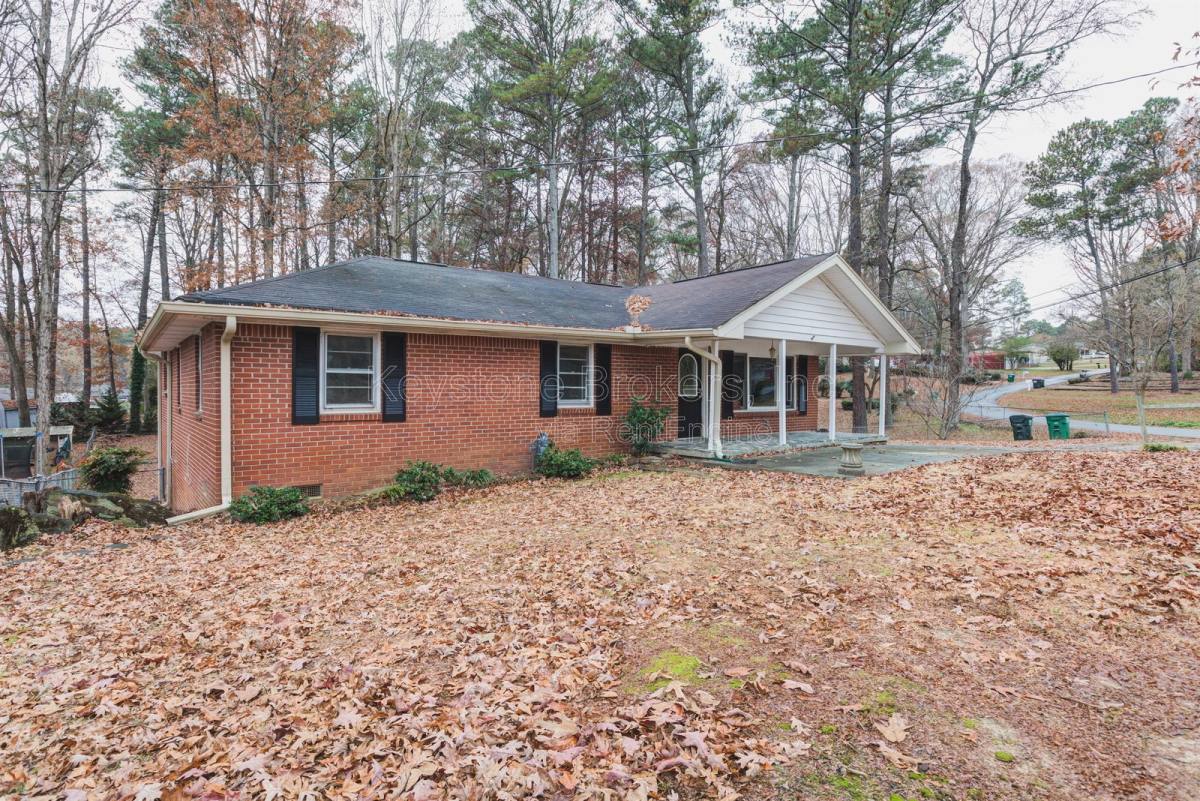 House for rent at 2213 Davis Rd SW, Stone Mountain, GA 30087