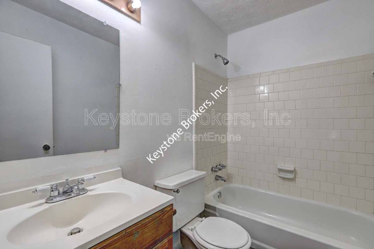 House for rent at 1277 Iron Gate Blvd, Jonesboro, GA 30238