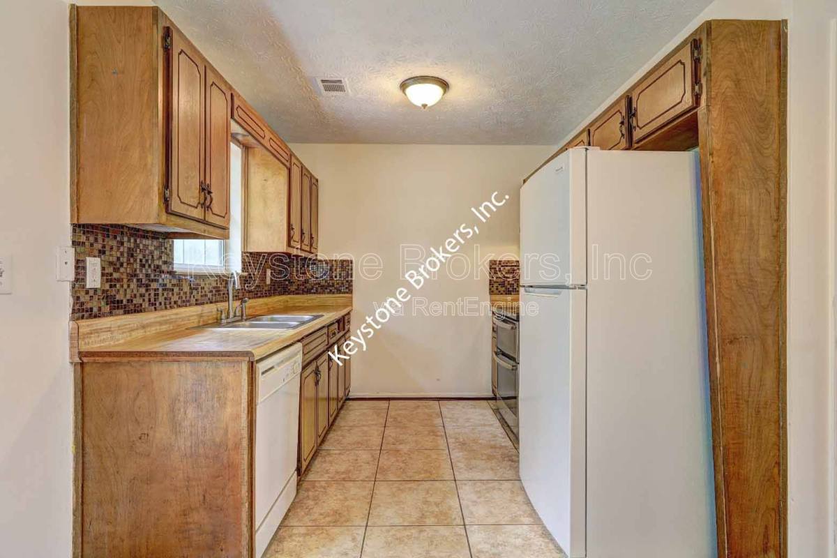 House for rent at 1277 Iron Gate Blvd, Jonesboro, GA 30238