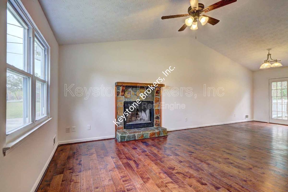 House for rent at 1277 Iron Gate Blvd, Jonesboro, GA 30238