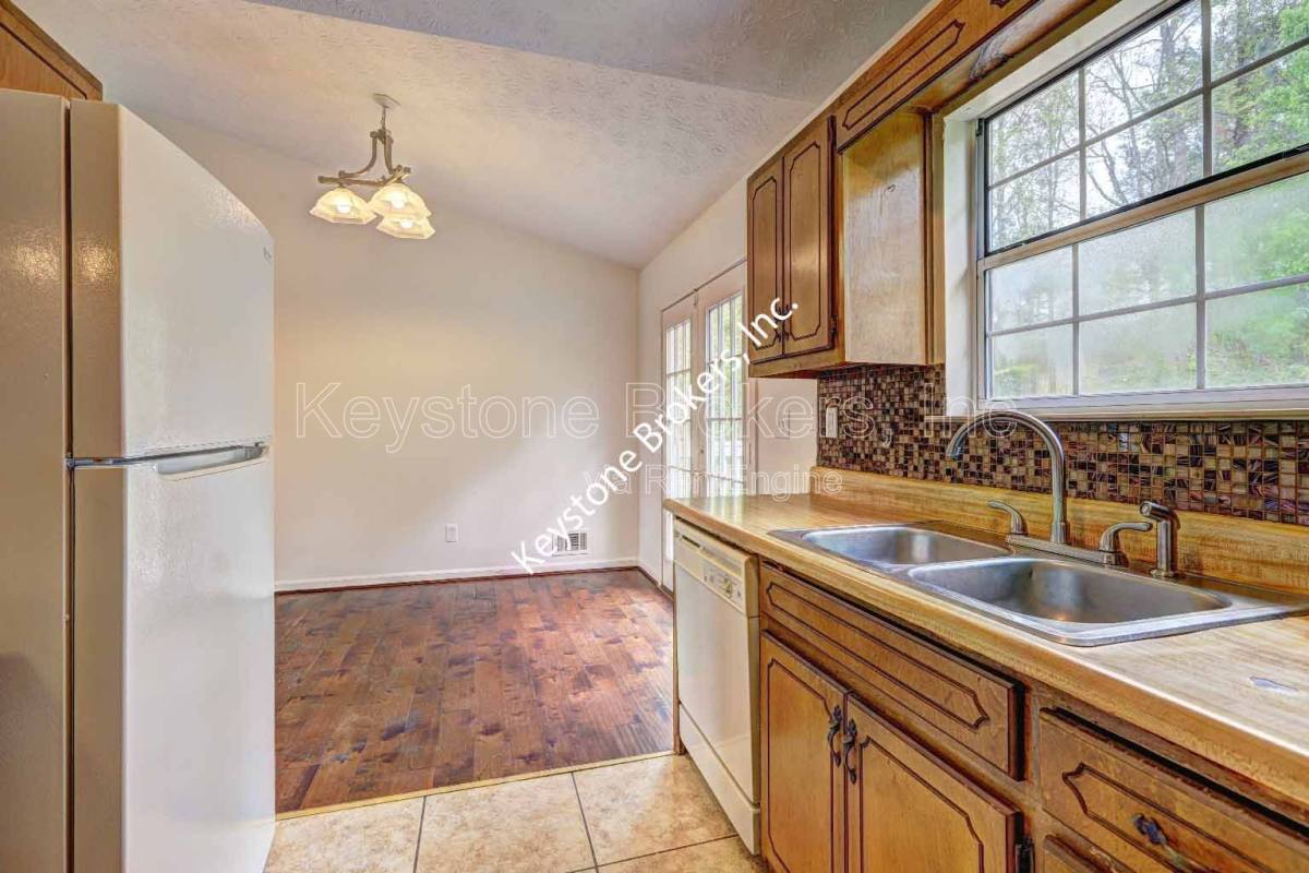 House for rent at 1277 Iron Gate Blvd, Jonesboro, GA 30238