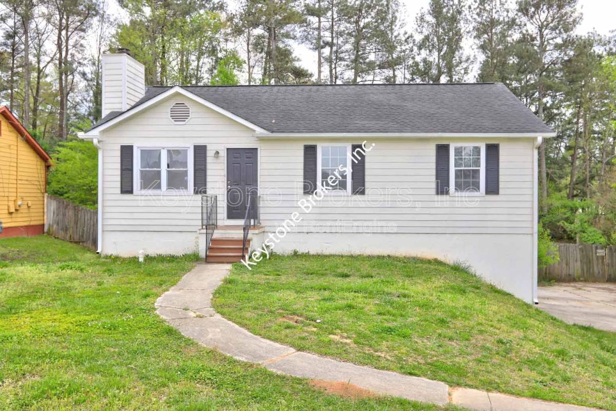 House for rent at 1277 Iron Gate Blvd, Jonesboro, GA 30238