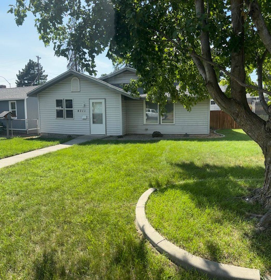 House for rent at 4711 N Lincoln St, Spokane, WA 99205