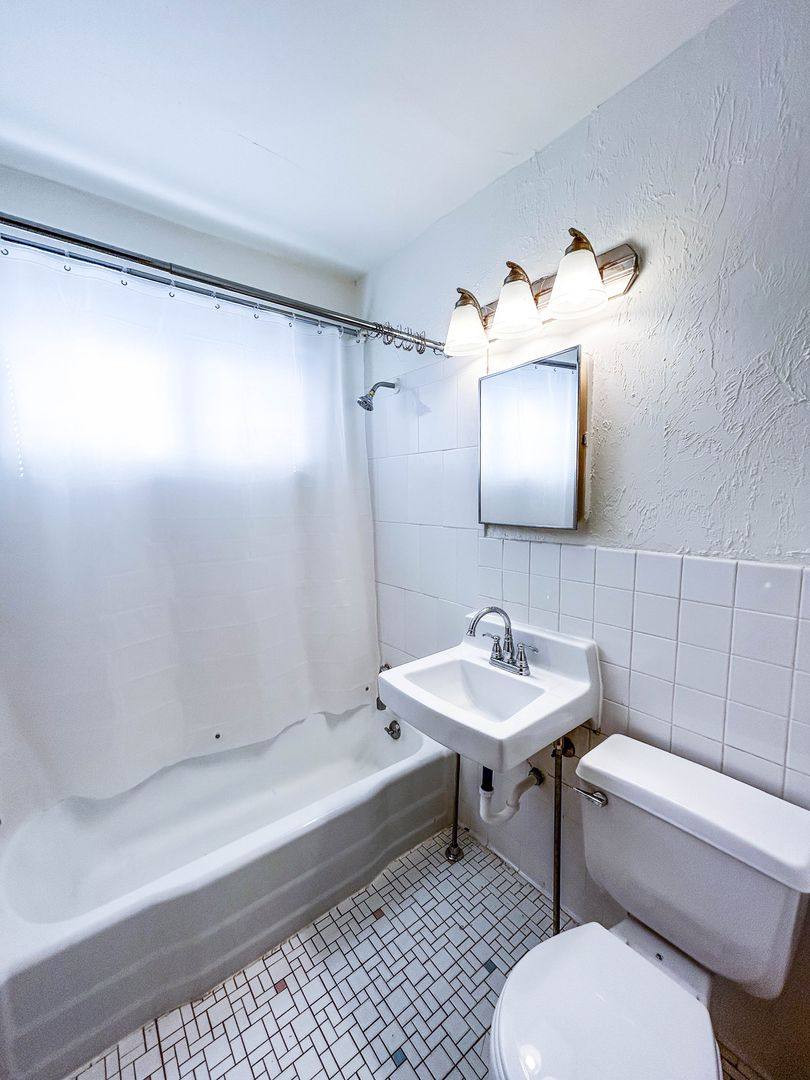 Apartment for rent at 2009 Bryant Ave S, Minneapolis, MN 55405