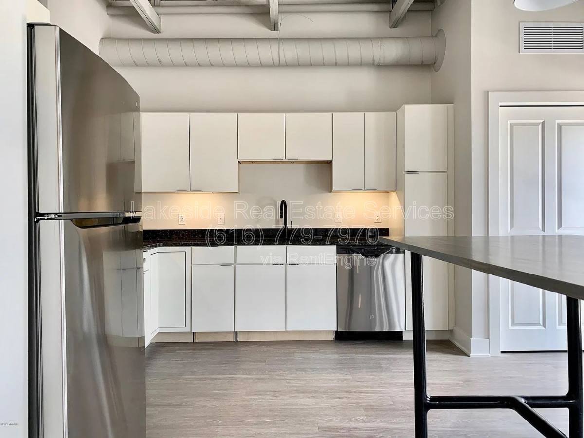 Apartment for rent at 708 Wealthy St SE #H, Grand Rapids, MI 49503