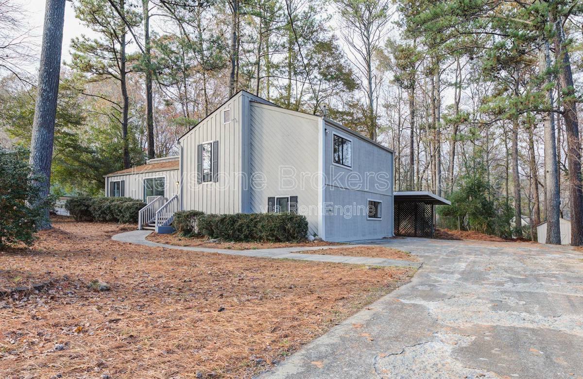 House for rent at 2700 Creekview Point NW, Marietta, GA 30064