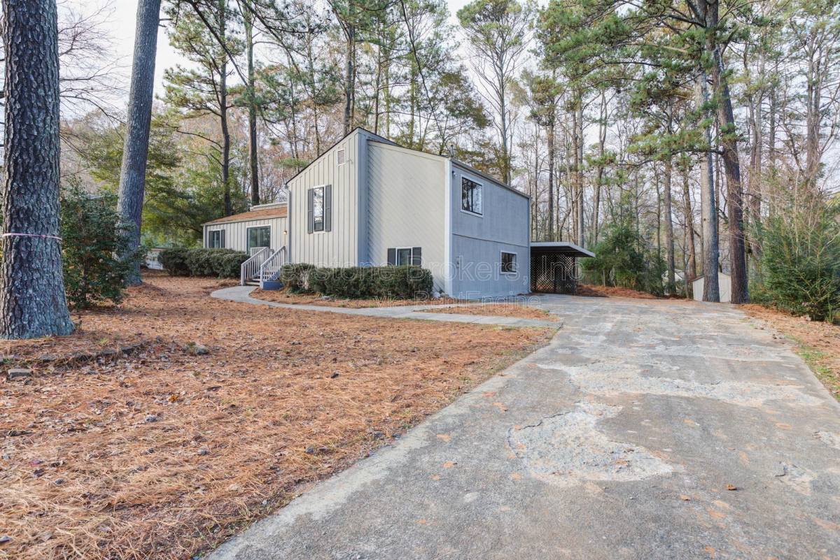 House for rent at 2700 Creekview Point NW, Marietta, GA 30064