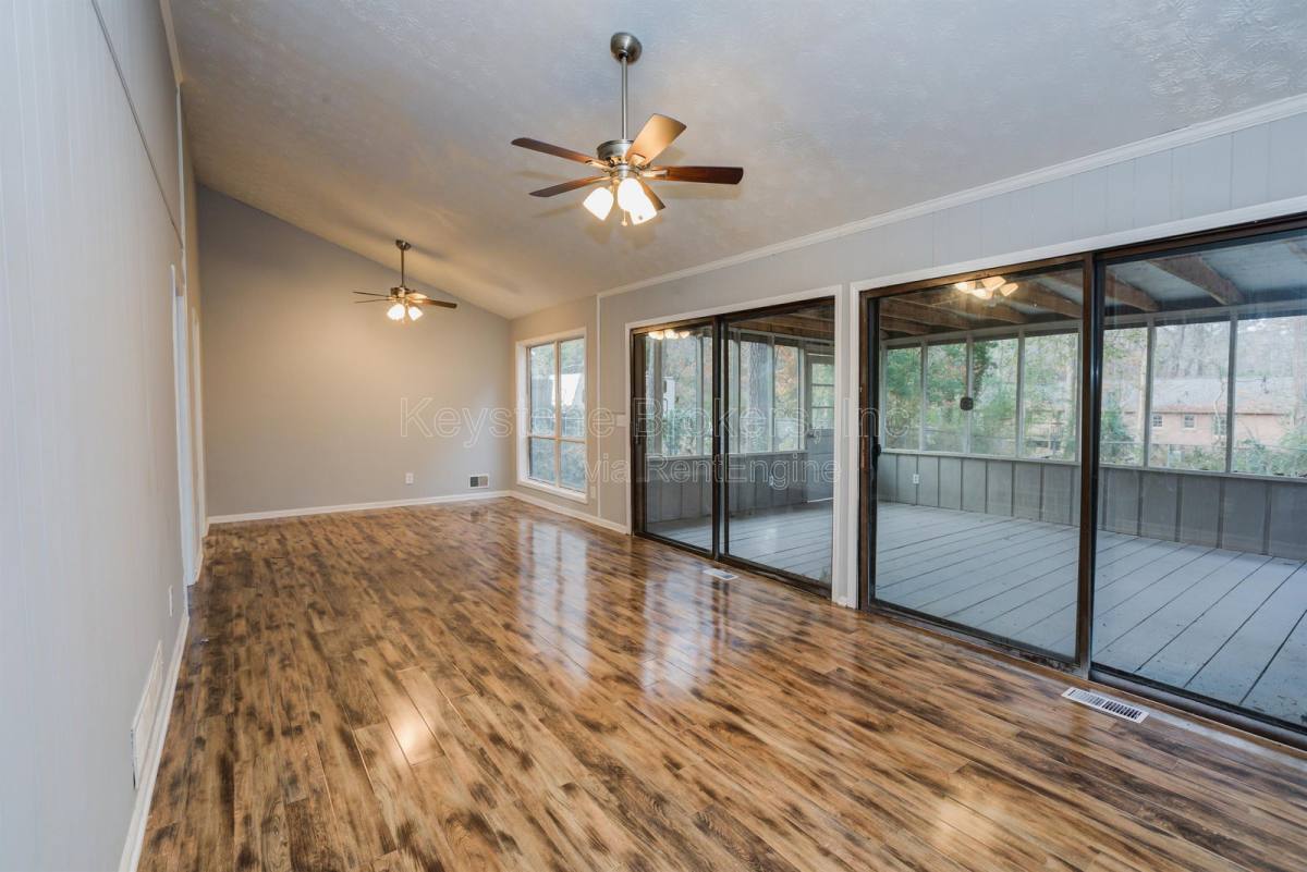 House for rent at 2700 Creekview Point NW, Marietta, GA 30064