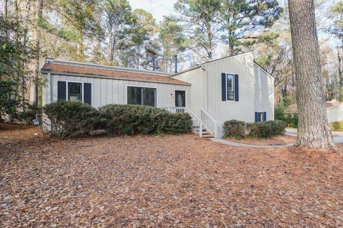 House for rent at 2700 Creekview Point NW, Marietta, GA 30064