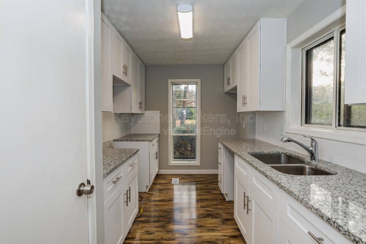 House for rent at 2700 Creekview Point NW, Marietta, GA 30064