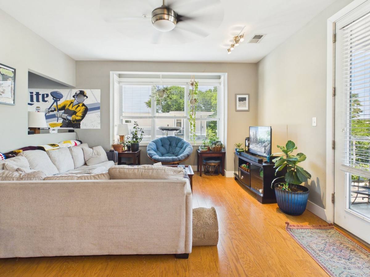 Apartment for rent at 2028 W Cary St #4, Richmond, VA 23220