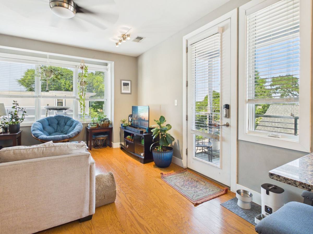 Apartment for rent at 2028 W Cary St #4, Richmond, VA 23220