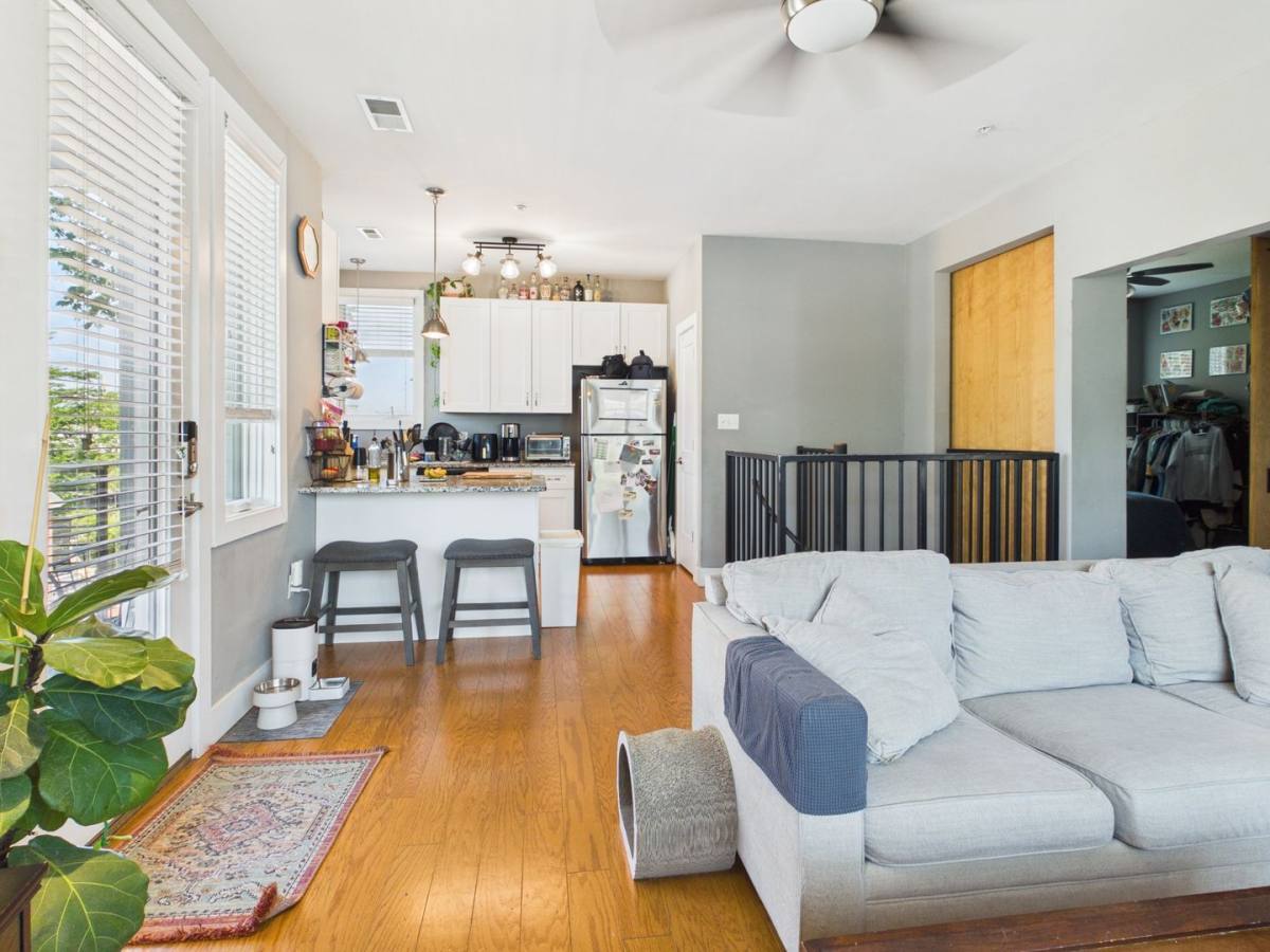 Apartment for rent at 2028 W Cary St #4, Richmond, VA 23220