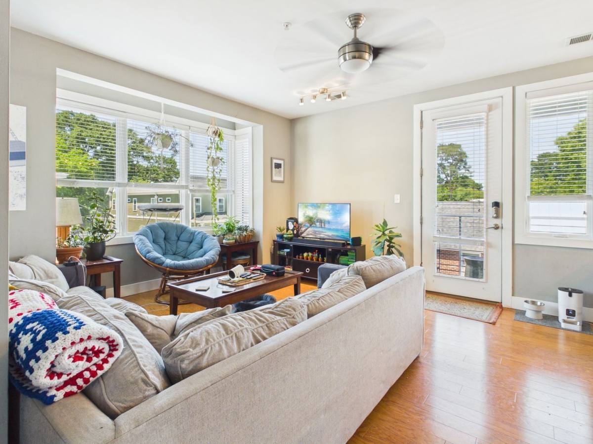 Apartment for rent at 2028 W Cary St #4, Richmond, VA 23220