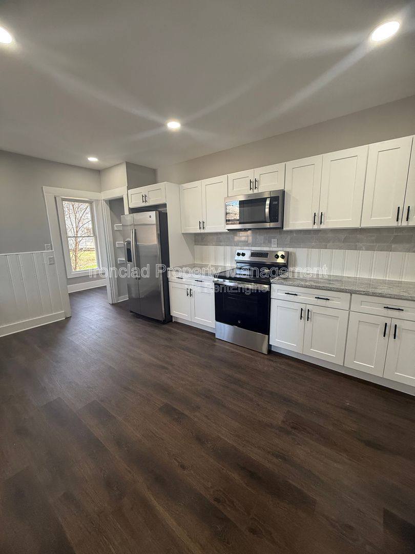 Apartment for rent at 200 Main St #1, Portland, CT 06480