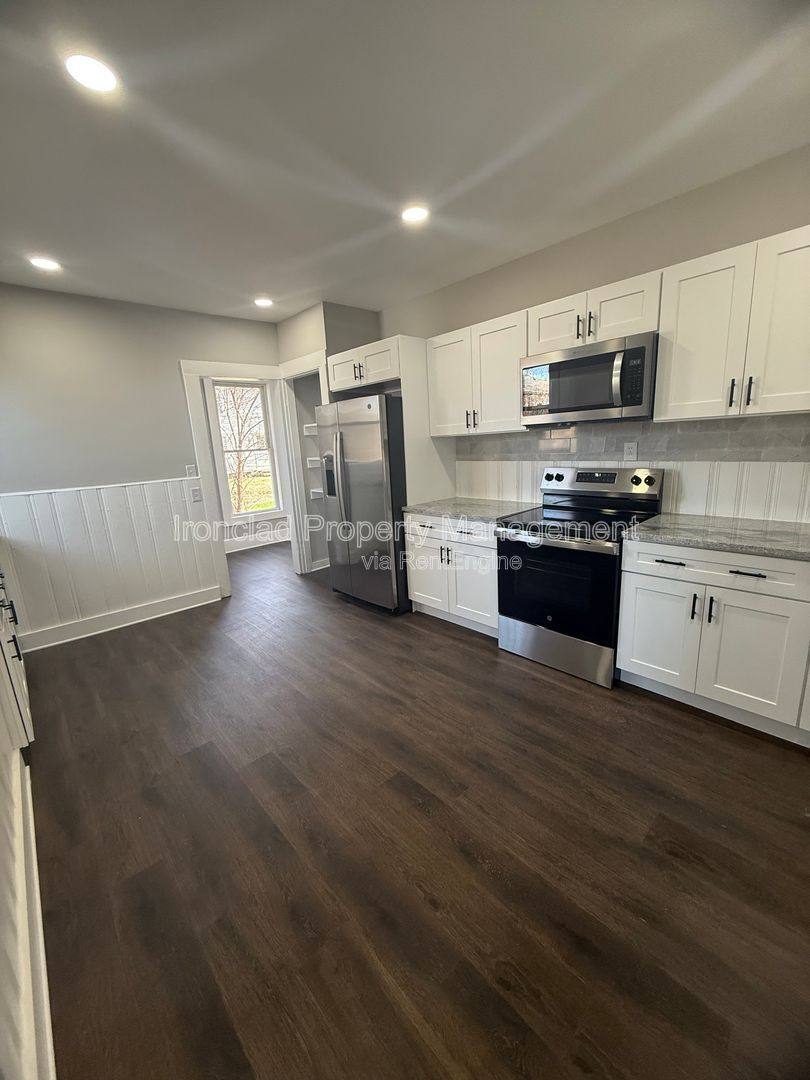Apartment for rent at 200 Main St #1, Portland, CT 06480