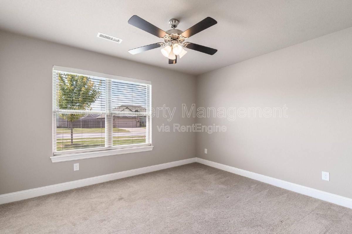 House for rent at 328 N Otoe St, Farmington, AR 72730