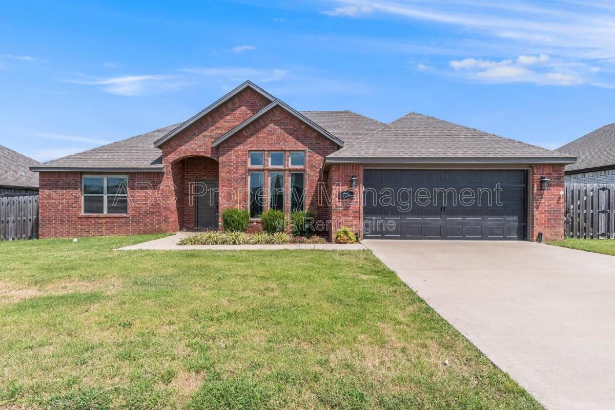 House for rent at 328 N Otoe St, Farmington, AR 72730