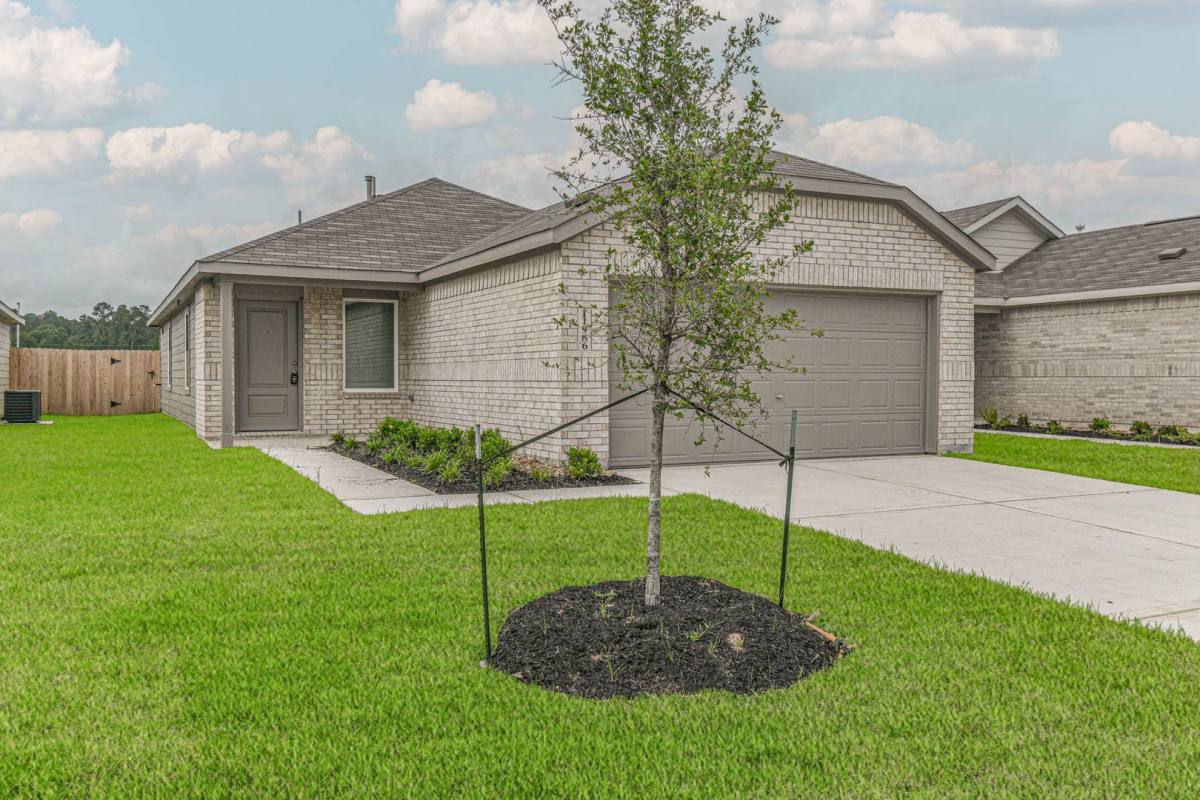 House for rent at 11986 Noble Wood Village Dr, Magnolia, TX 77354