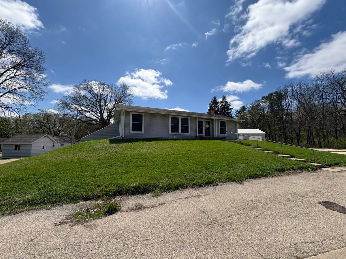 Apartment for rent at 661 Reynoldswood Dr 1st #1, Dixon, IL 61021