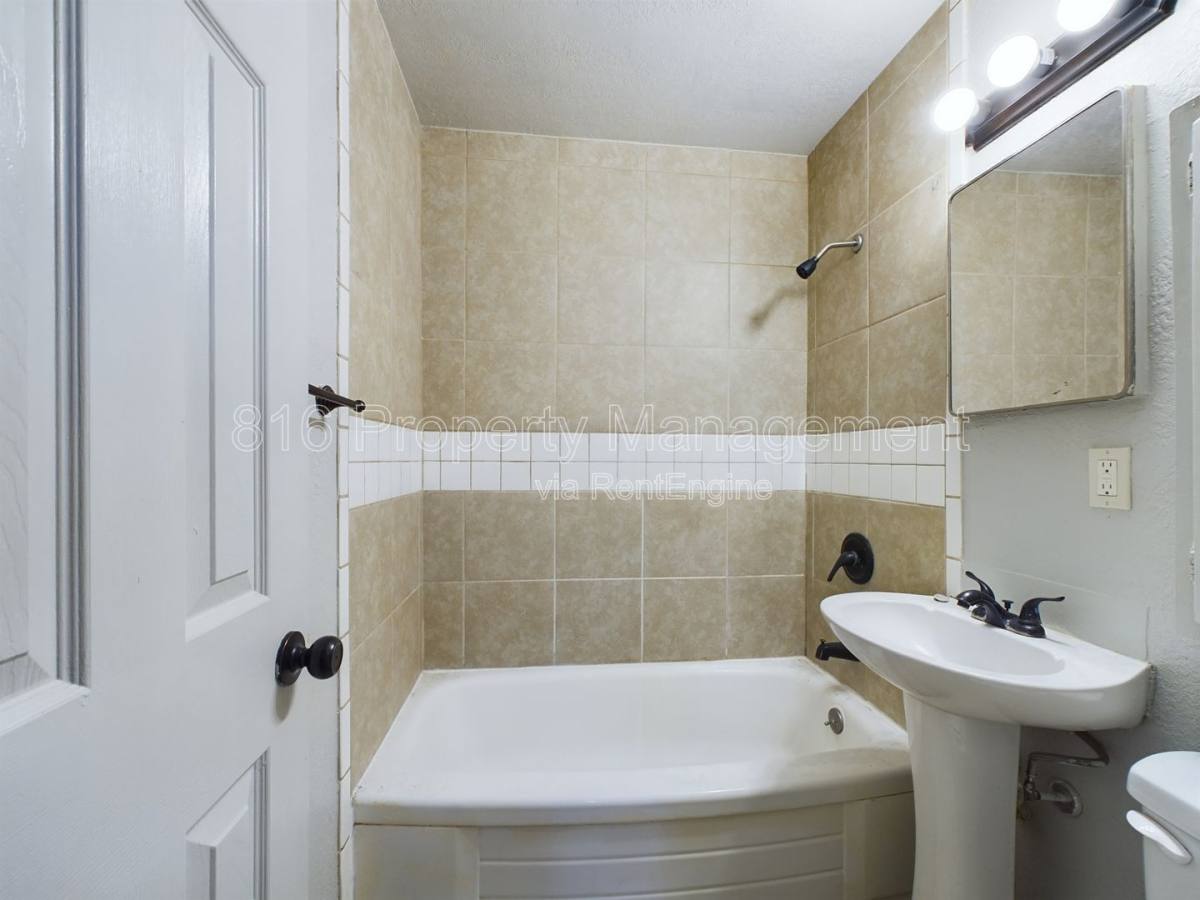 Apartment for rent at 15112 Bellaire Ave #A, Grandview, MO 64030