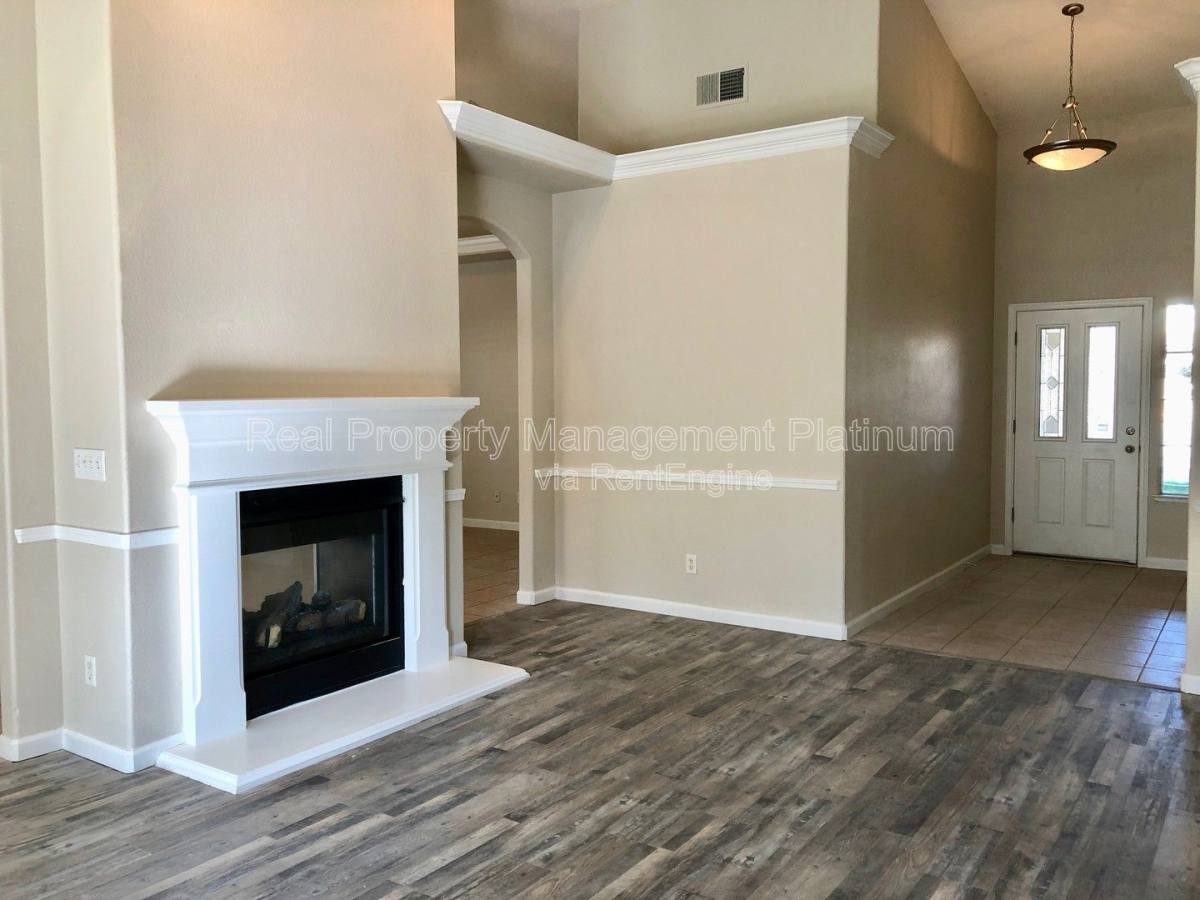 House for rent at 546 Everglade Ave, Clovis, CA 93619