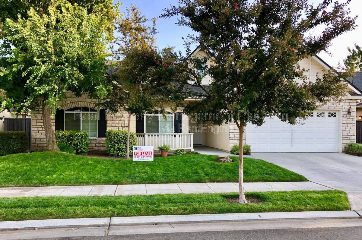 House for rent at 546 Everglade Ave, Clovis, CA 93619