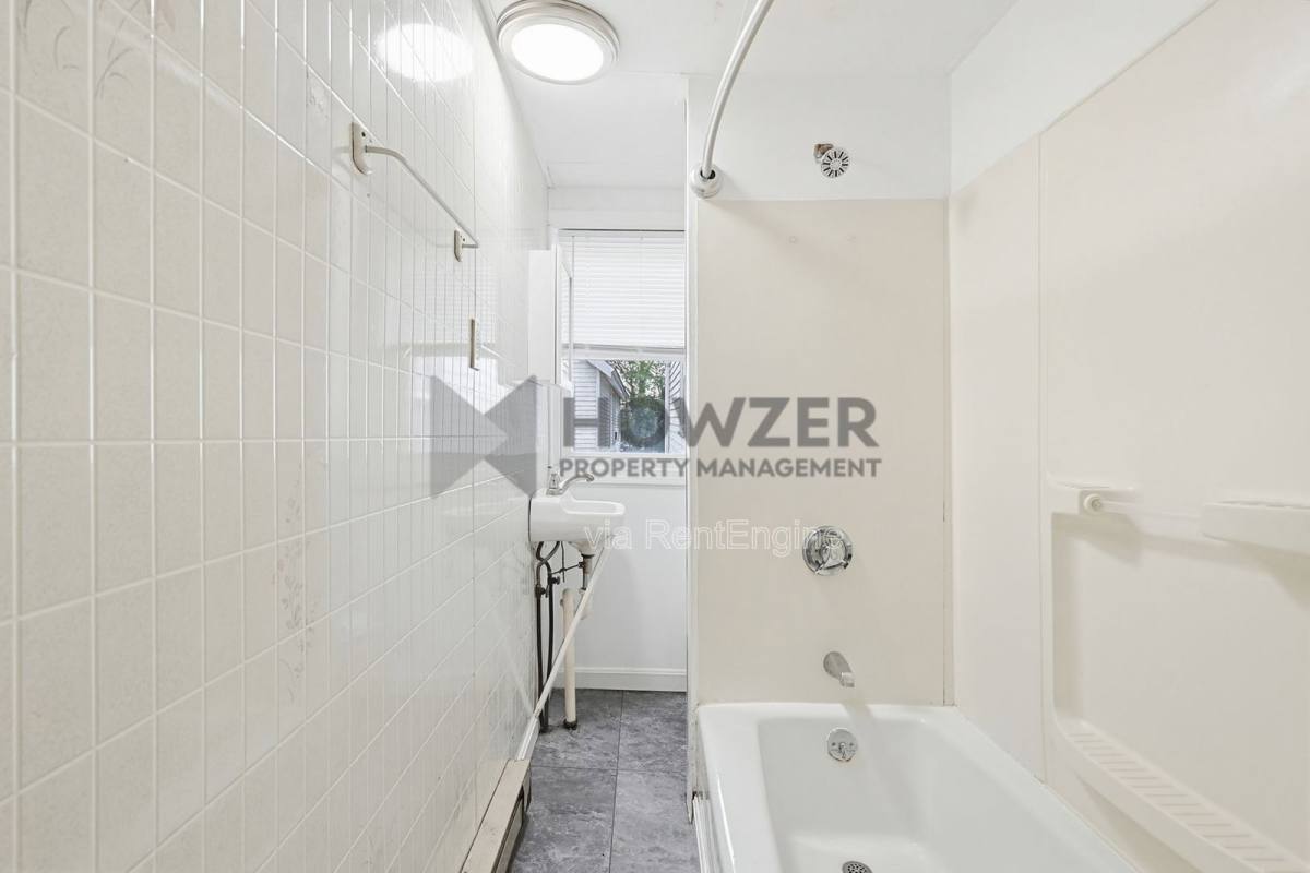 Apartment for rent at 41 Park St #2L, Taunton, MA 02780