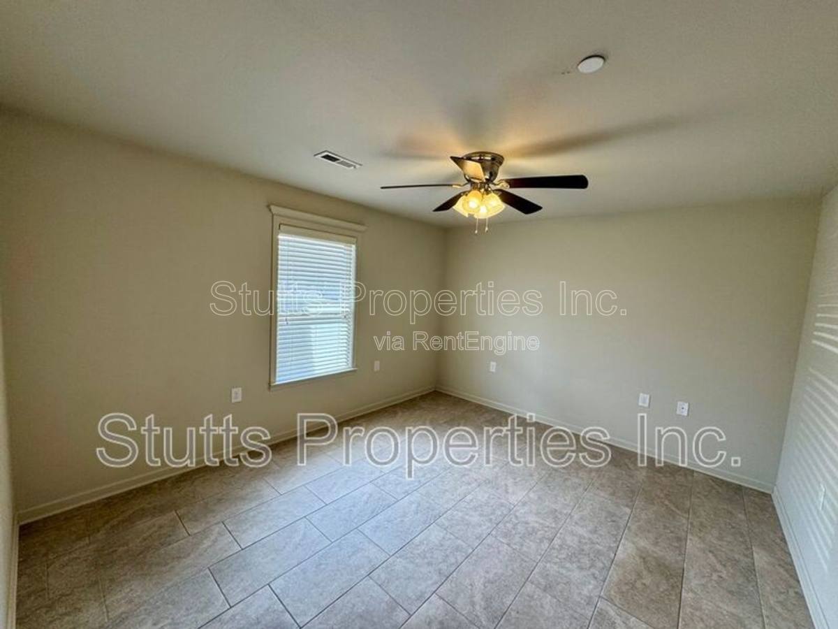 Apartment for rent at 200 Spindle Court #106, Muscle Shoals, AL 35661