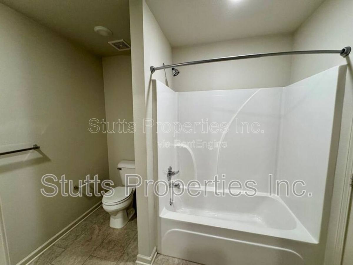 Apartment for rent at 200 Spindle Court #106, Muscle Shoals, AL 35661