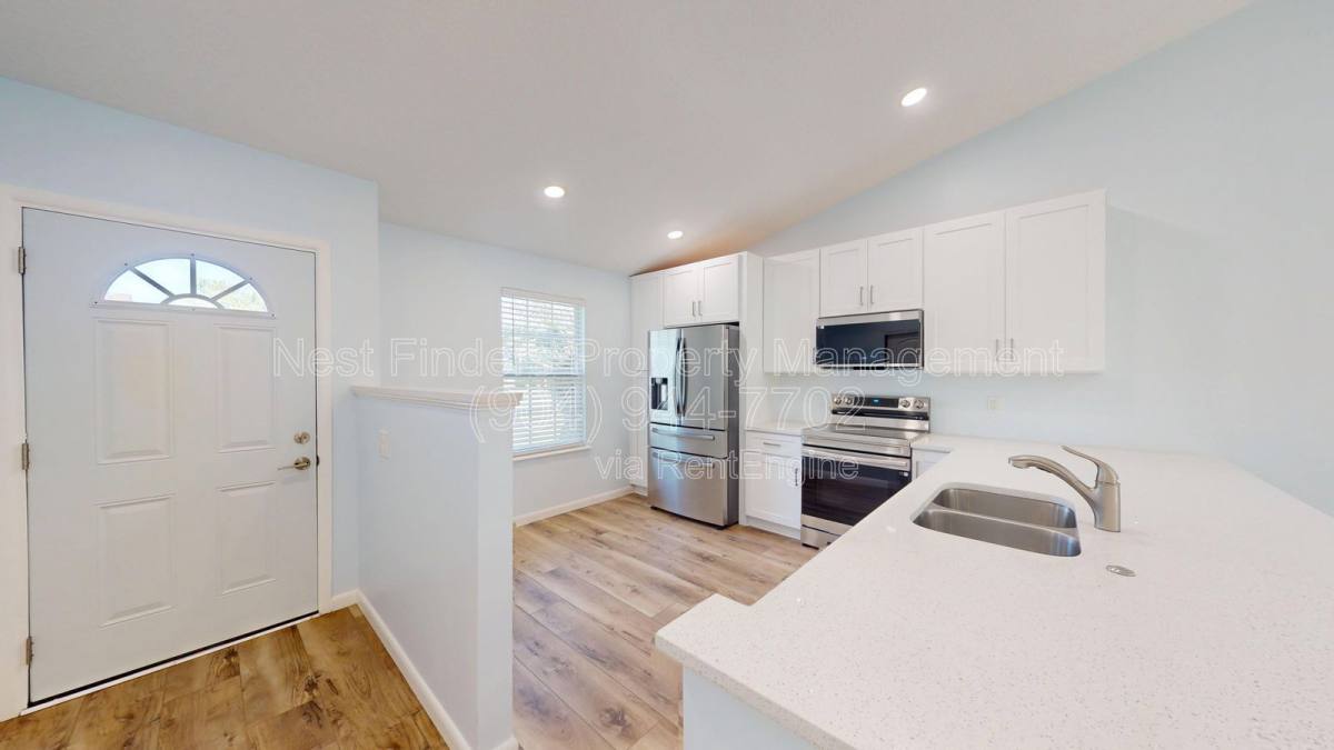 Townhouse for rent at 450 Aquatic Dr, Atlantic Beach, FL 32233