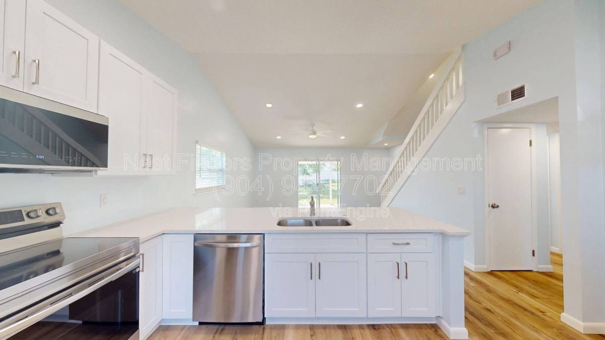 Townhouse for rent at 450 Aquatic Dr, Atlantic Beach, FL 32233
