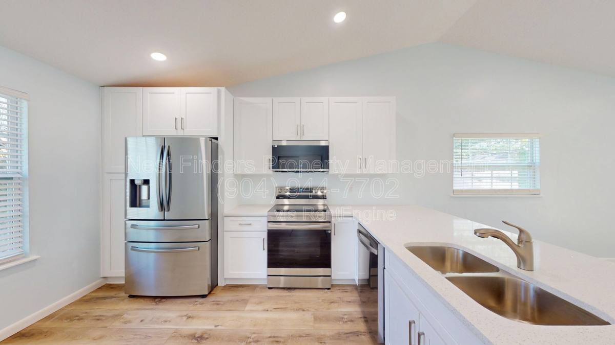 Townhouse for rent at 450 Aquatic Dr, Atlantic Beach, FL 32233