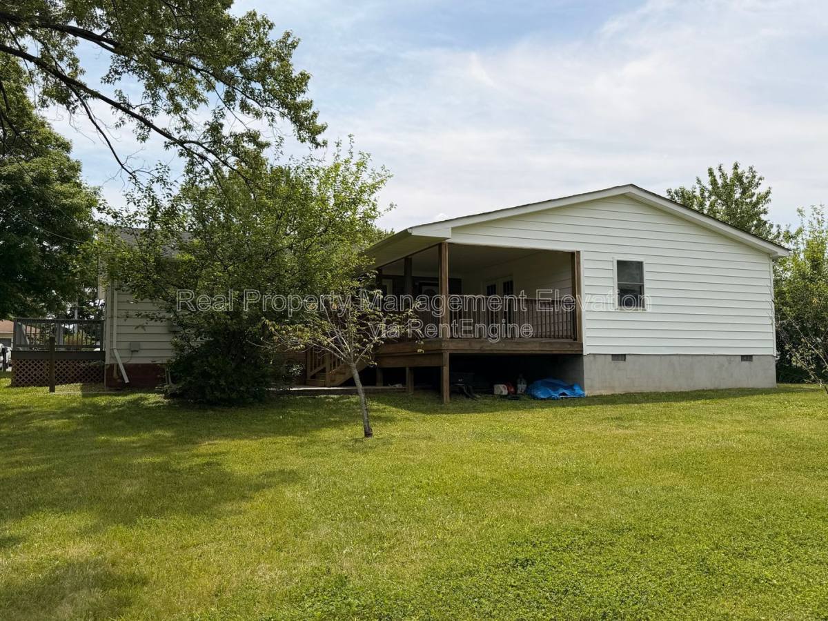 House for rent at 139 Meadowbrook Dr, Stephens City, VA 22655