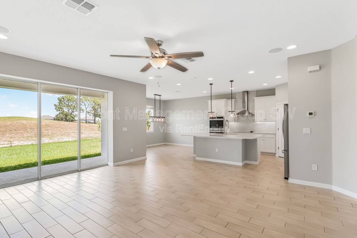 House for rent at 30053 Island Club Dr, Tavares, FL 32778