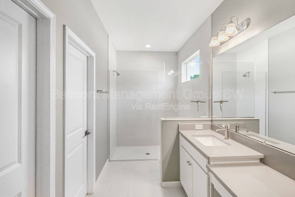 House for rent at 30053 Island Club Dr, Tavares, FL 32778