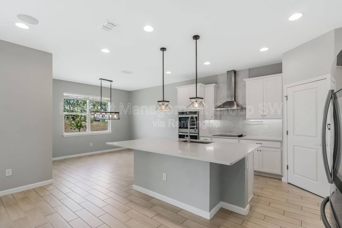 House for rent at 30053 Island Club Dr, Tavares, FL 32778