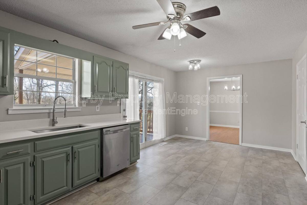 House for rent at 7701 Diamondhead Dr, Ooltewah, TN 37363