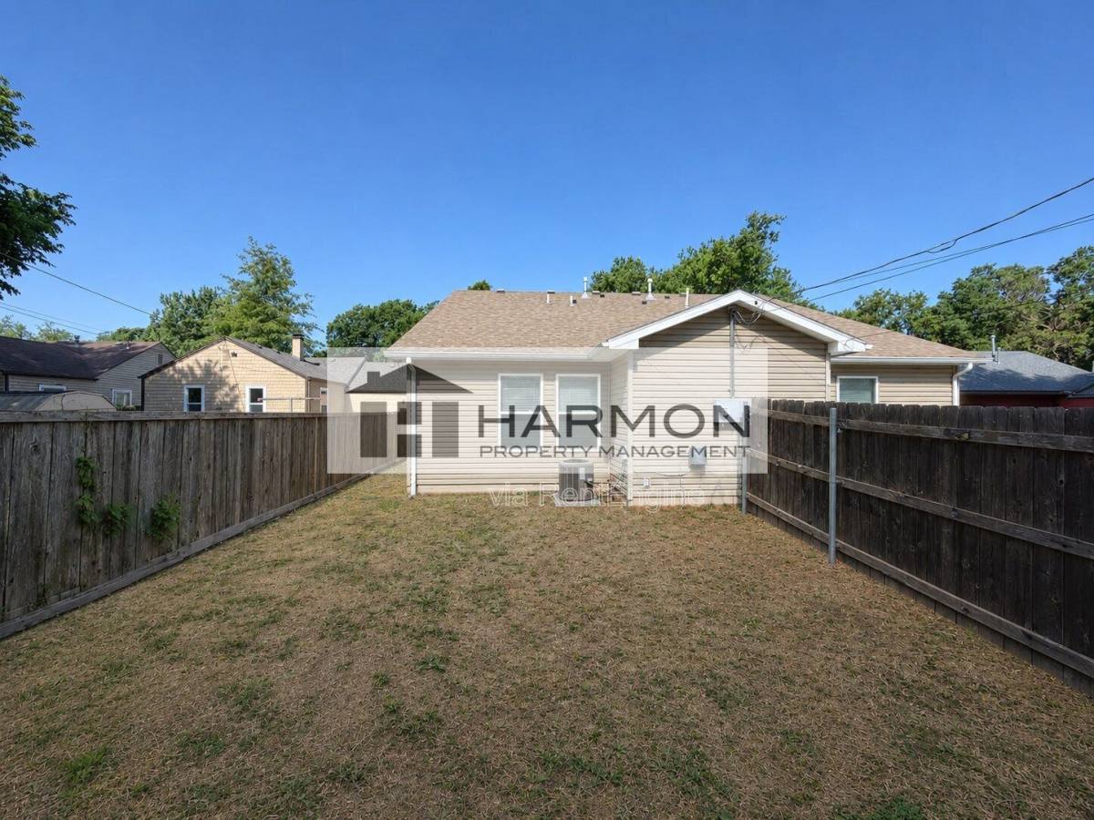 Apartment for rent at 818 N Crestway Ave, Wichita, KS 67208