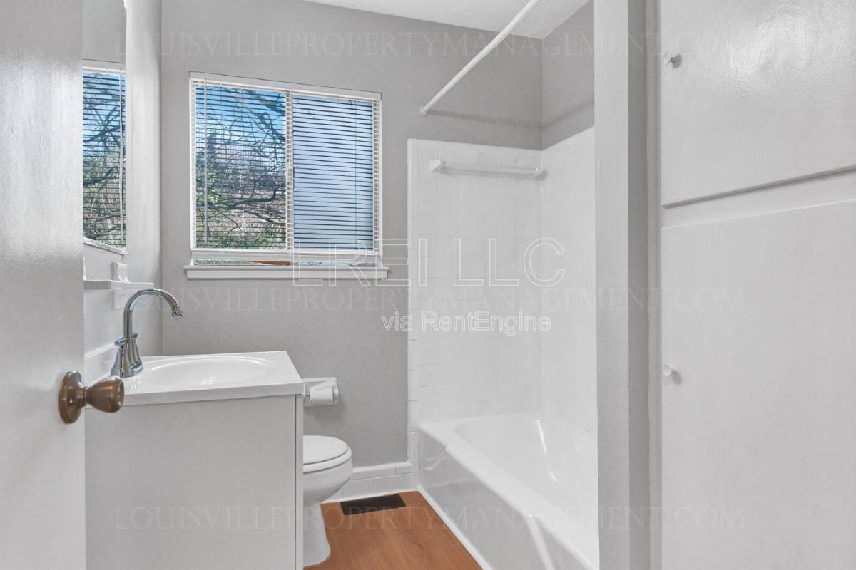Apartment for rent at 2421 Lindsay Ave #1, Louisville, KY 40206