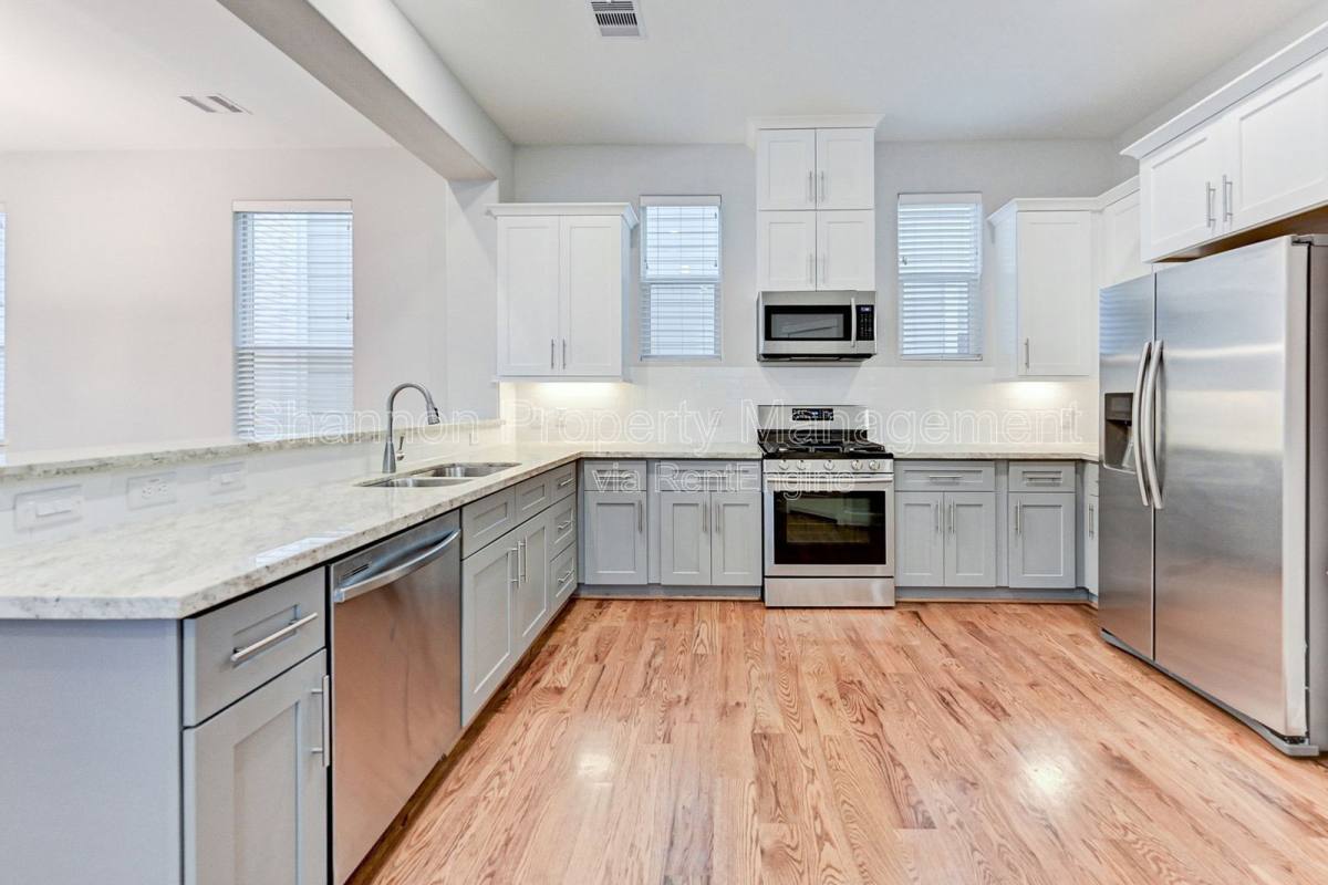 Apartment for rent at 705 Link Rd, Houston, TX 77009