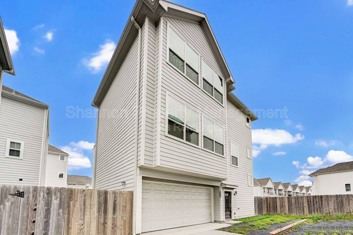Apartment for rent at 705 Link Rd, Houston, TX 77009