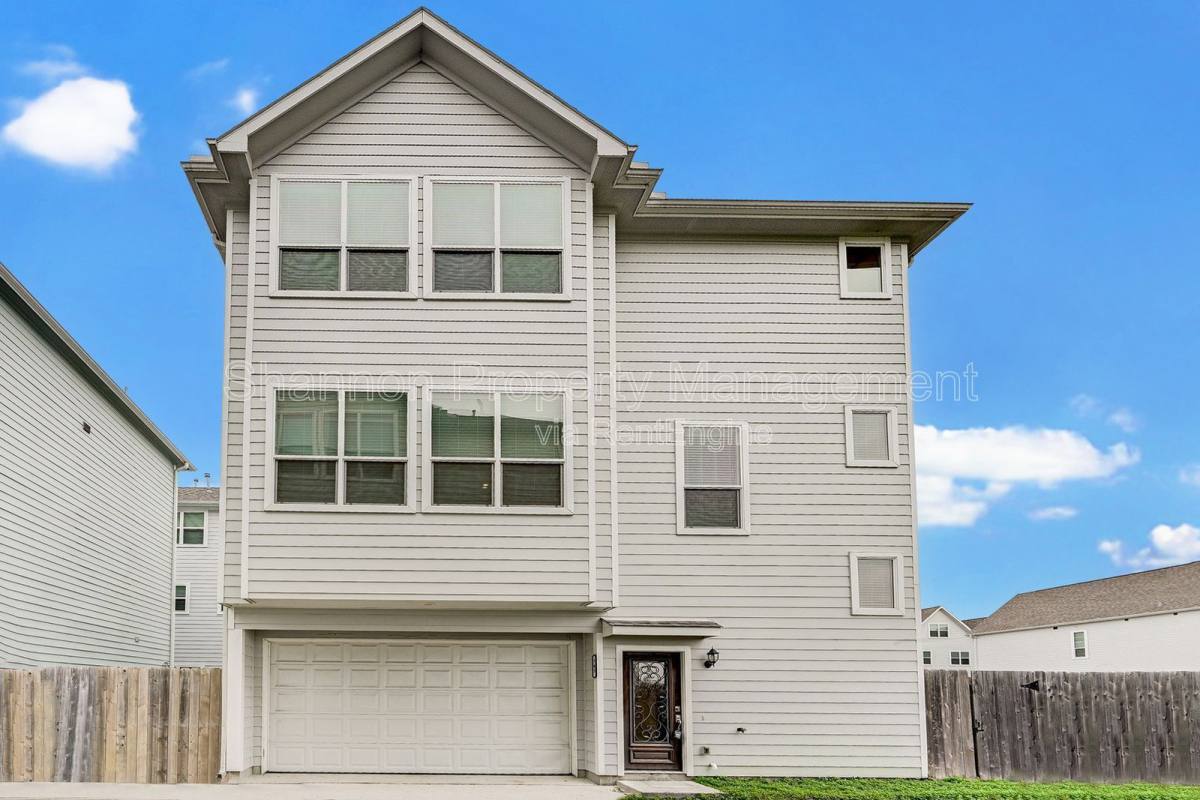 Apartment for rent at 705 Link Rd, Houston, TX 77009